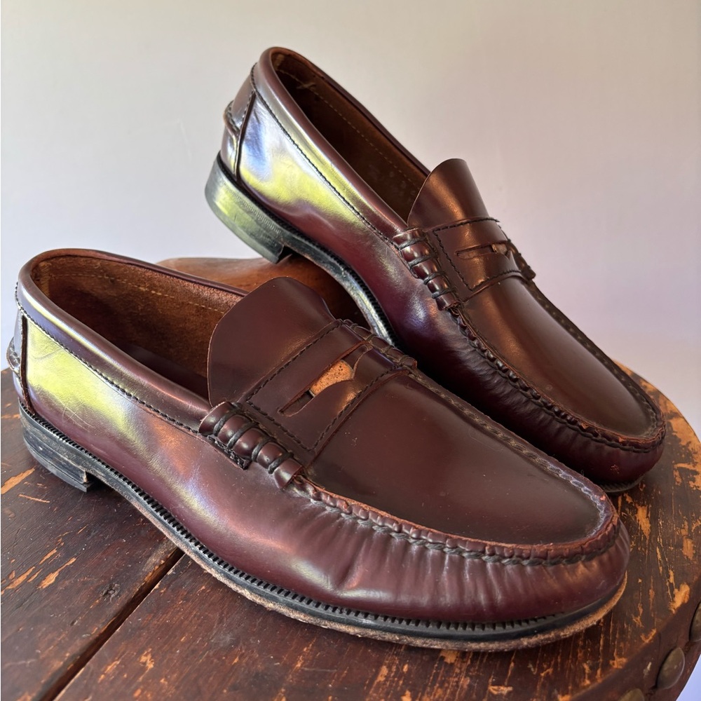 Vintage brown Florsheim penny loafers in good condition. M 9D